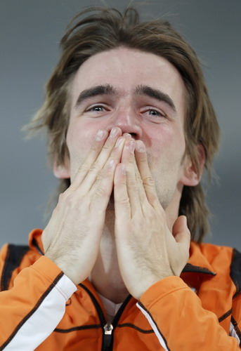 曼联刷新世界纪录，F1车队教练激动落泪！